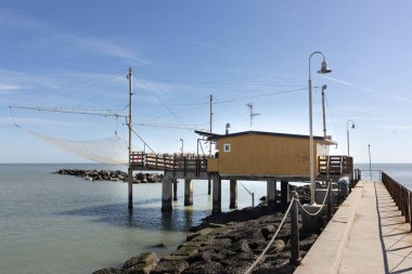 Kanaldaki balıkçı evi, Porto Garibaldi, Ferrara, İtalya. Yüksek kalite fotoğraf