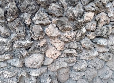 Kırsal kesimde sert taş duvar