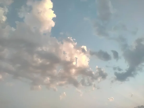 夕方の空 空の背景と質感 — ストック写真