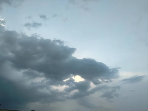 Nuvola Scura Cielo Mattutino — Foto Stock