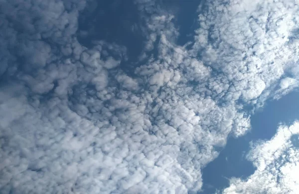 Гарне Ранкове Хмарне Небо Фон Шпалери — стокове фото