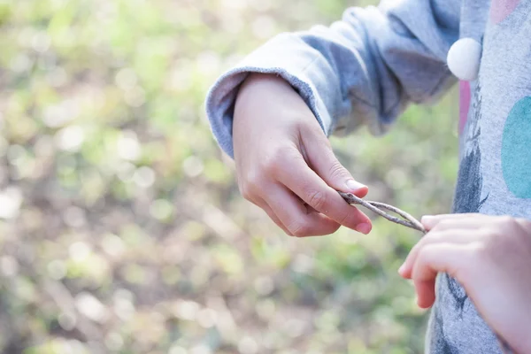 Kız dallar ile çalış