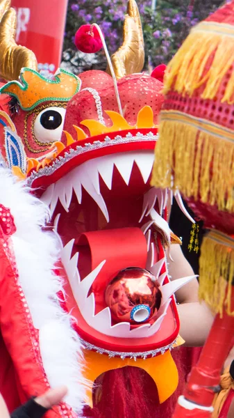 Closeup sokak festivali Çin ejderha üzerinde