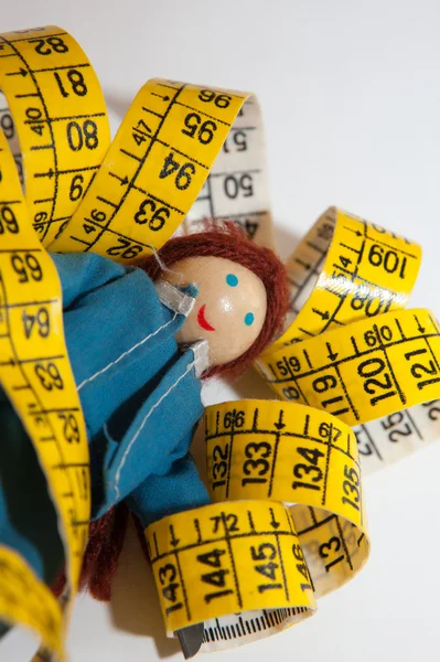 Sağdaki teyp ölçme boyunca dinlenme bebek