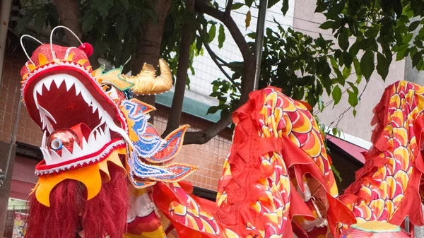 Dragon chinois sur le festival de rue Photos De Stock Libres De Droits