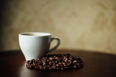 Kahve fincanı ve fasulye