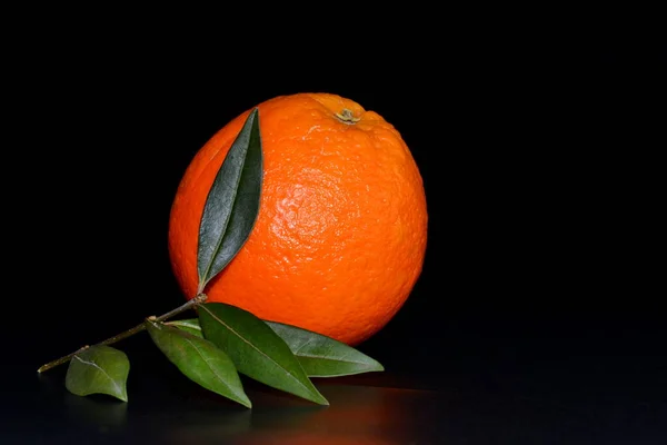 Oranges Fruits Sur Fond Noir Isolé — Photo