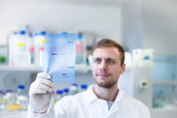 Batı leke onun sonucu kontrol genç bilim adamı 