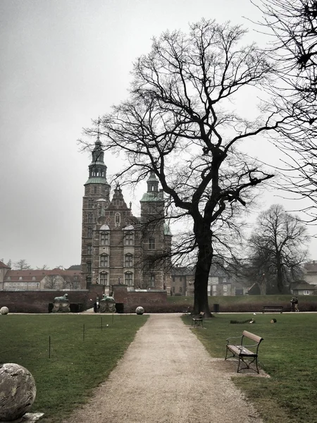 Rosenborg Kalesi (Danca Rosenborg Slotin), Kopenhag, Danimarka içinde yer alan bir Rönesans kale