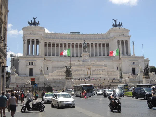 Monumento ecuestre a Víctor Manuel II cerca de Piazza Venezia, Roma —  Fotos de Stock