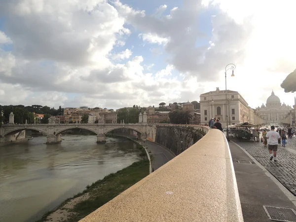 Kanal Tiber, Vatikan, Roma