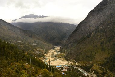 harsil vadi manzarası tepenin üstünden, uttarakhand, Hindistan