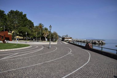Lungomare Trieste, İtalya 'nın merkezindeki Salerno kıyısı boyunca uzanan bir park.