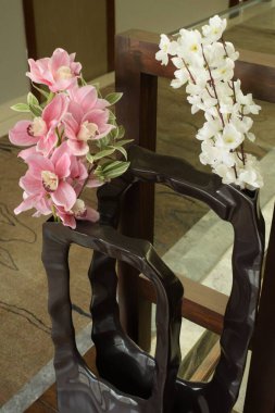 Vazodaki çiçekler, iç dekorasyon konsepti