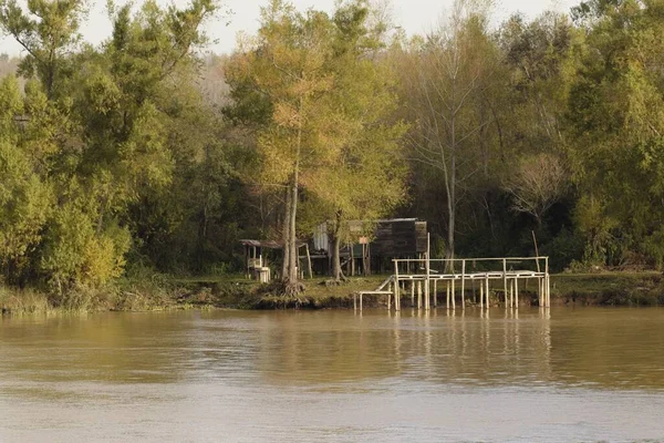 Cais Rio Paraná Com Margem Rio Arborizada — Fotografia de Stock