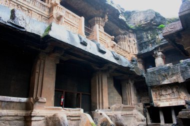 Ellora mağaraları, maharashtra, İndra Sabha 'nın mimari renkleri ya da Ellora mağaralarındaki 32 numaralı mağara.
