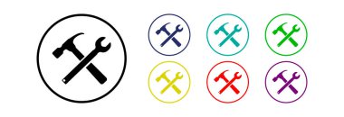 Çekiç ve anahtar, farklı renklerde simge. 