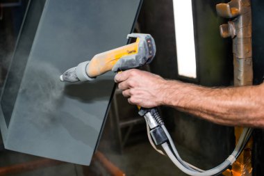 Sprey boya, fabrikada ürün tozu kaplama. 