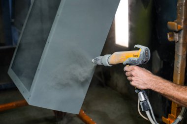 Sprey boya, fabrikada ürün tozu kaplama. 