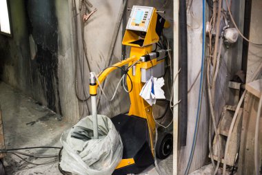 Birleşik Krallık - 8 Şubat 2018: Pudra boyaları için kurulum atölyede GEMA OptiFlex 2.