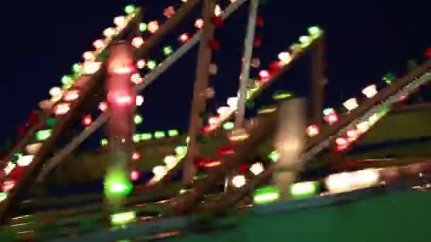 Paseo de carnaval por la noche — Vídeo de stock