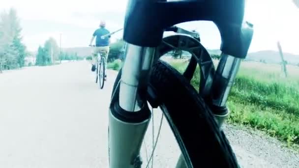 Vélo d'équitation en famille — Video