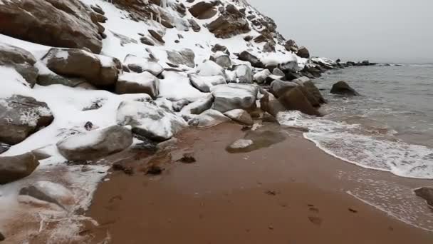 Bella spiaggia di sabbia nella neve — Video Stock