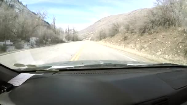 Conducción de coches carretera montaña — Vídeos de Stock