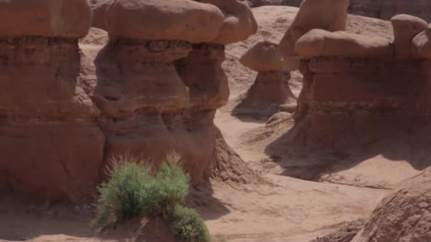 Rock formations in Goblin valley — Stock Video