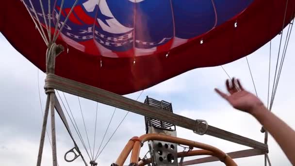 Llama dentro del globo de aire caliente — Vídeo de stock