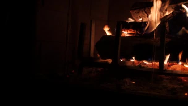 Dřevo hoří krb — Stock video