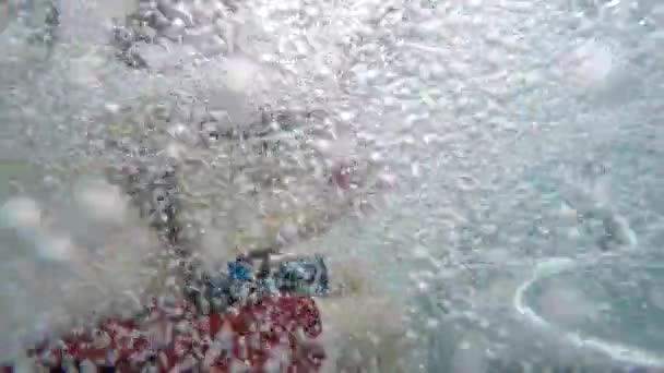 Padre y niño en un jacuzzi — Vídeo de stock