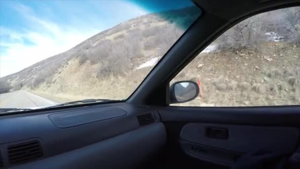 Conducción de coches carretera montaña — Vídeos de Stock