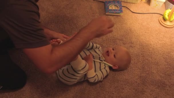 A father  tickles his toddler boy — Stock Video