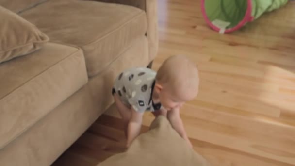 Baby boy playing — Stock Video