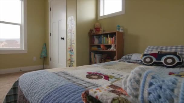 男の子の寝室の内部 — ストック動画