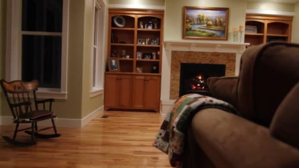 Fireplace and mantle in room — Stock Video