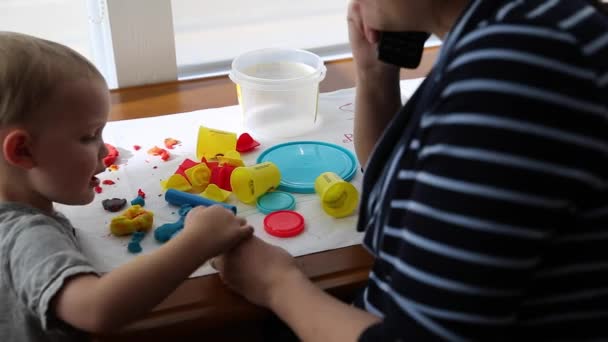 Mother and toddler lay with playdough — Stock Video