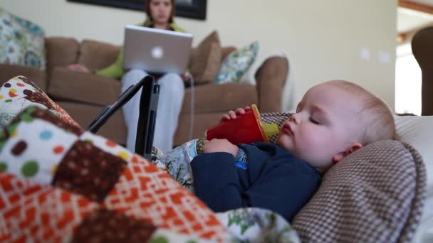 Niño enfermo de gripe. — Vídeos de Stock