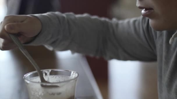 Femme boire santé shake — Video