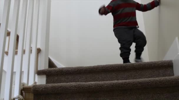 Boy walking down the stairs — Stock Video