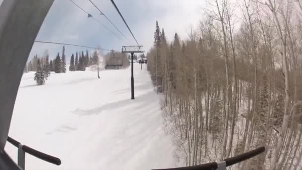 Mooie winter uitzicht vanaf stoeltjeslift — Stockvideo
