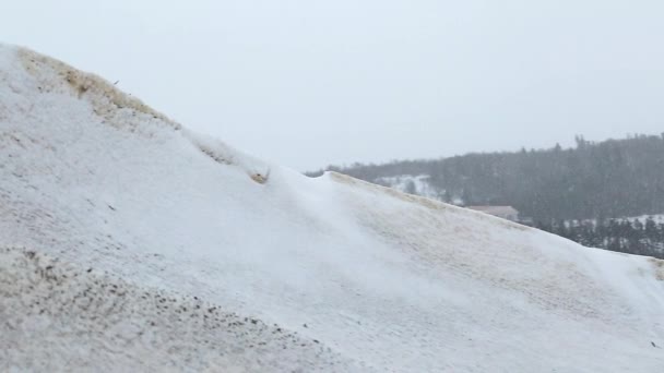美丽的冬天的一场雪的场景 — 图库视频影像