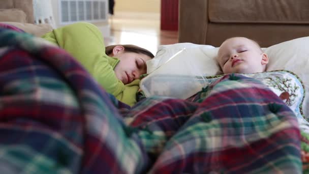 Kisgyermek beteg az influenzát — Stock videók
