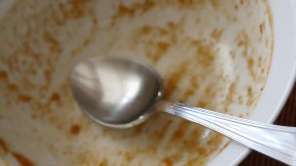 Пустой суп миска на столе — стоковое видео