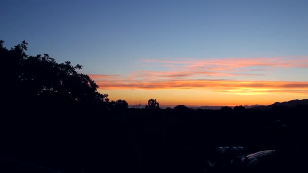 Hermoso atardecer sobre valle — Vídeos de Stock