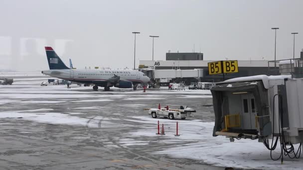 Pokryte śniegiem Lotnisko — Wideo stockowe