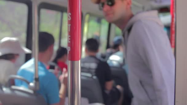 Tourists boarding on shuttle — Stock Video