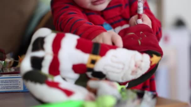 Boy opening christmas presents — Stock Video