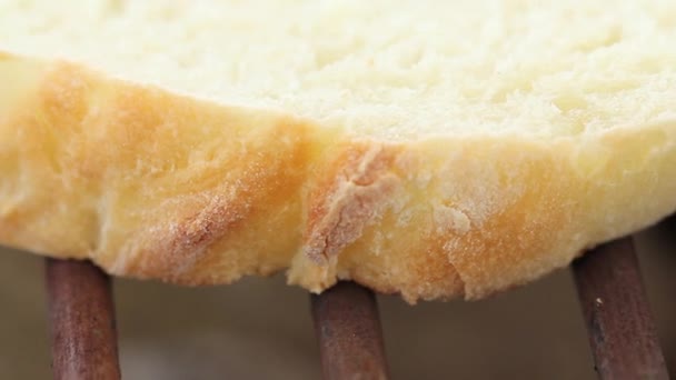 烤法式长棍面包的意式烤面包 — 图库视频影像